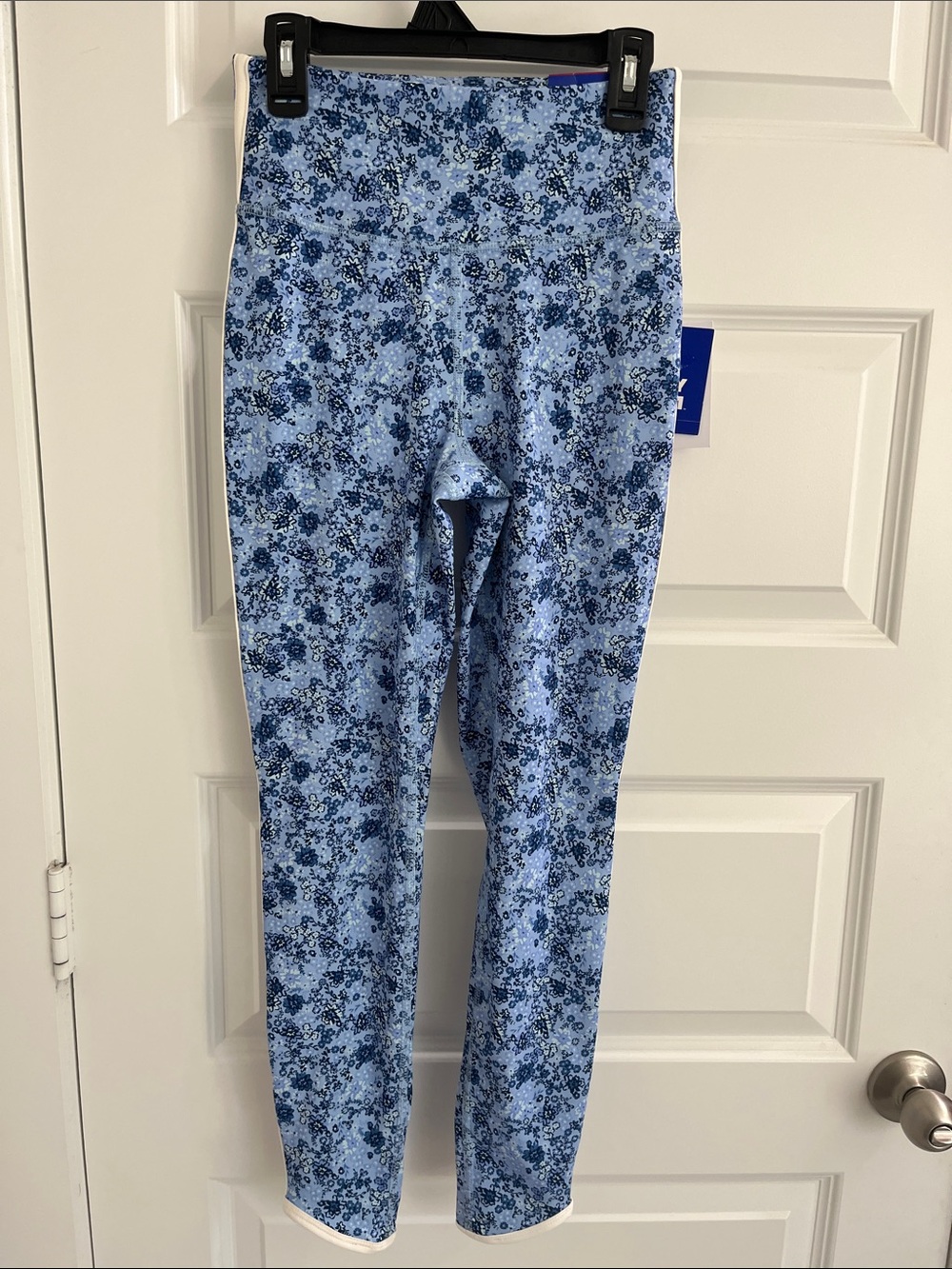 JoyLab NWT Blue Floral Hydrangea Leggings